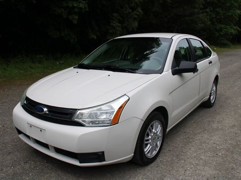Used 2011 Ford Focus SE FWD image 1