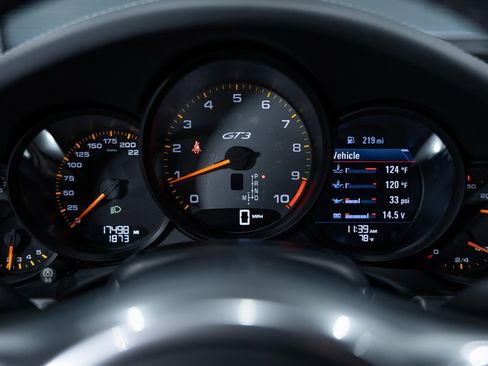 Used 2015 Porsche 911 GT3 RWD image 17
