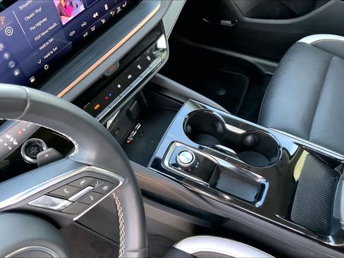 Certified 2025 Buick Envision Sport Touring image 15