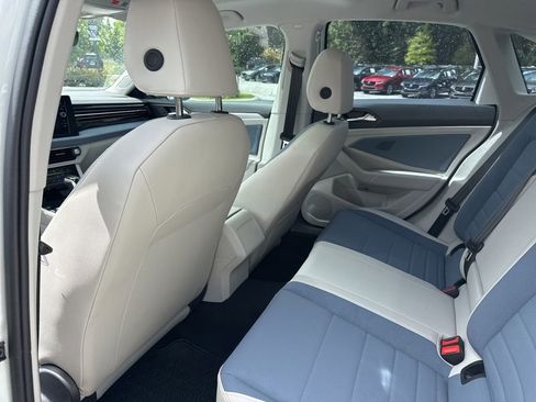 Used 2025 Volkswagen Jetta SE image 18