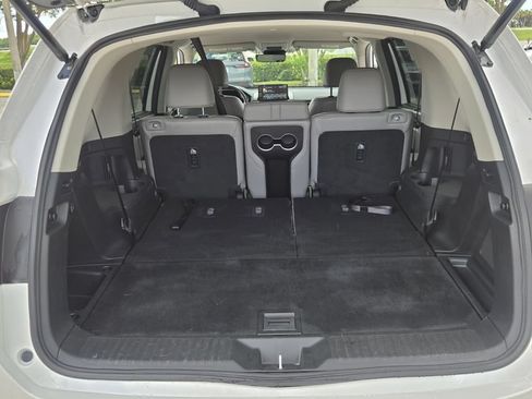 Used 2025 Honda Pilot EX-L image 15