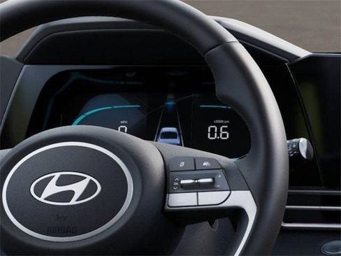 Used 2025 Hyundai Elantra Sport FWD image 16