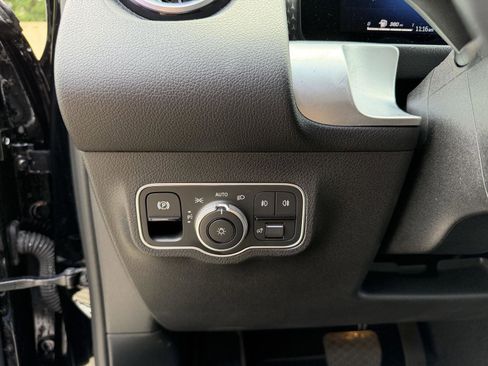 Used 2026 Mercedes-Benz GLB 250 image 6