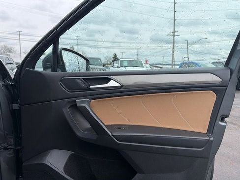 Used 2022 Volkswagen Tiguan SE image 29