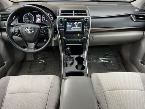 Used 2016 Toyota Camry LE image 3