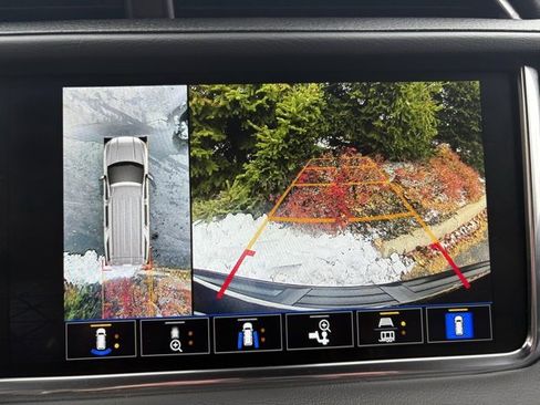 Certified 2023 GMC Yukon Denali image 41