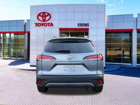 Used 2024 Toyota Corolla Cross XLE FWD image 4