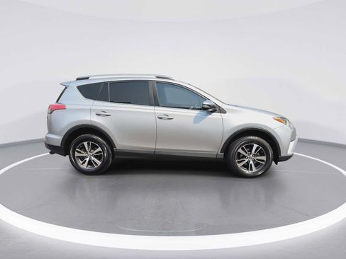Used 2017 Toyota RAV4 XLE AWD/4WD image 9