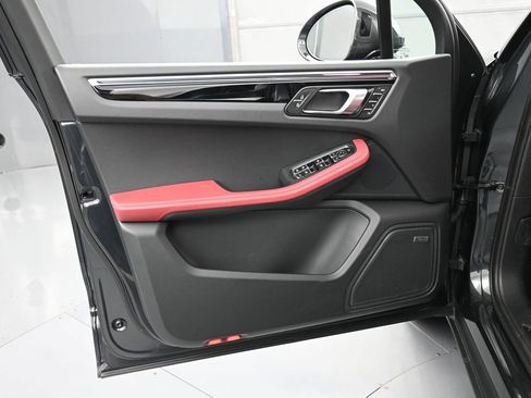 Certified 2026 Porsche Macan AWD/4WD image 15