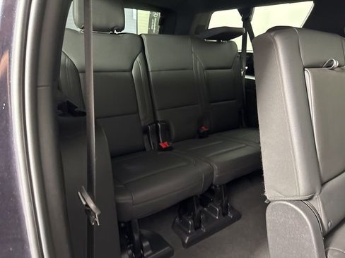 Used 2022 Chevrolet Suburban LT AWD/4WD image 16