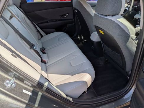 Used 2025 Hyundai Elantra Limited FWD image 34