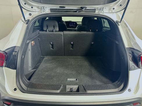 Used 2024 Chevrolet Trax RS image 28