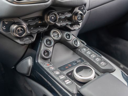 Used 2022 Aston Martin V8 Vantage Coupe image 22