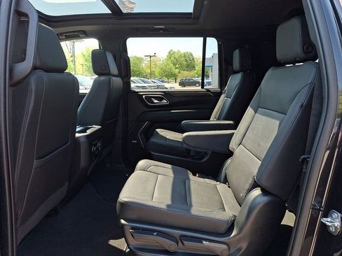 Certified 2023 Chevrolet Suburban Z71 w/ Luxury Package AWD/4WD image 10