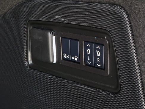 Used 2025 Cadillac Escalade Premium Luxury RWD image 30