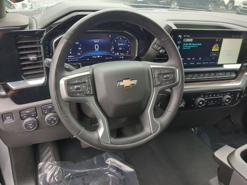 Used 2024 Chevrolet Silverado 1500 LT AWD/4WD image 18