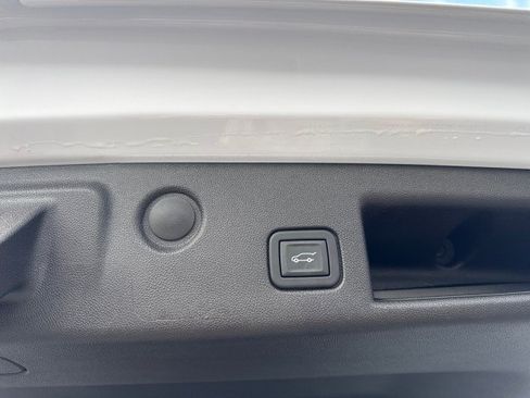 Used 2024 Chevrolet Equinox LT FWD image 16