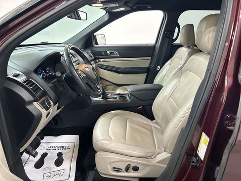 Used 2018 Ford Explorer XLT w/ Equipment Group 202A image 9