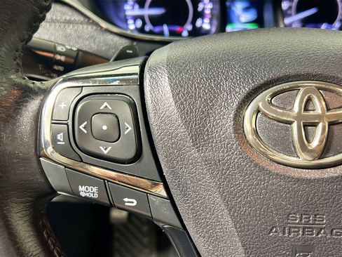 Used 2018 Toyota Avalon XLE image 18