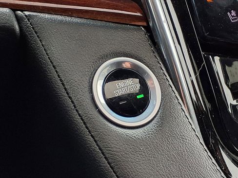 Used 2015 Cadillac Escalade Luxury image 21