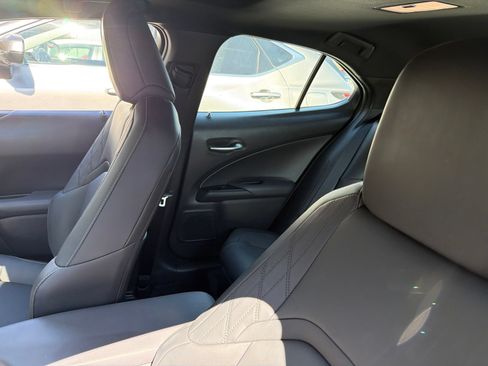 Certified 2024 Lexus UX 250h FWD image 7