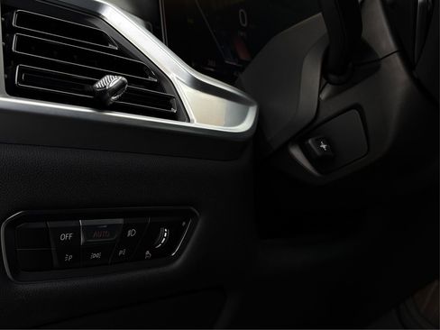 Used 2023 BMW X7 xDrive40i w/ M Sport Package image 20