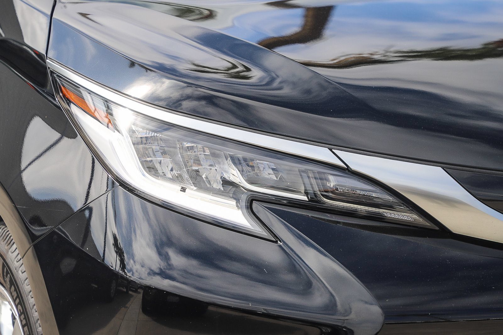 Certified 2023 Toyota Sienna Limited AWD/4WD image 4