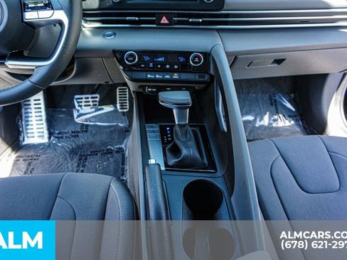 Used 2025 Hyundai Elantra Sport FWD image 39