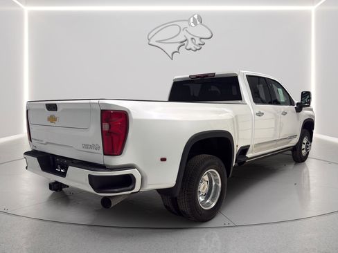 Used 2025 Chevrolet Silverado 3500 High Country w/ High Country Premium Package AWD/4WD image 6