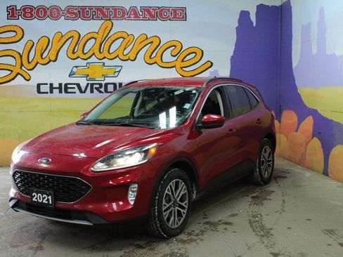 Used 2021 Ford Escape SEL w/ Class II Trailer Tow Package image 2