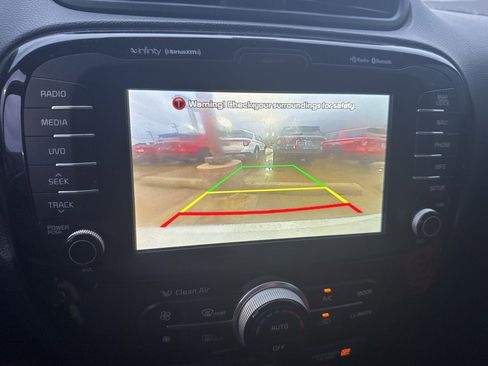 Used 2014 Kia Soul + image 8