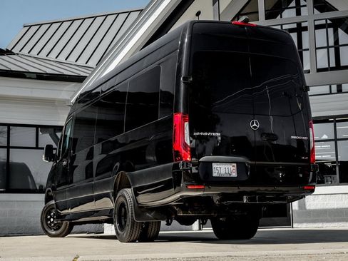 Used 2022 Mercedes-Benz Sprinter 3500 image 2