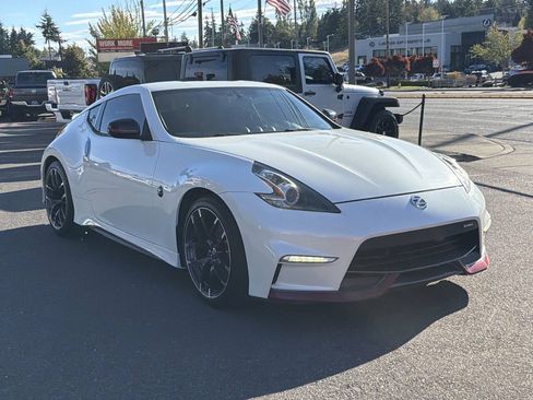Used 2016 Nissan 370Z NISMO RWD image 14