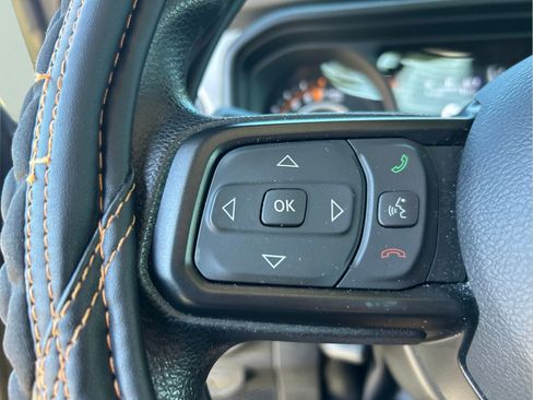 Certified 2025 Jeep Gladiator Sport AWD/4WD image 13