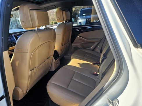 Used 2018 Porsche Macan image 9