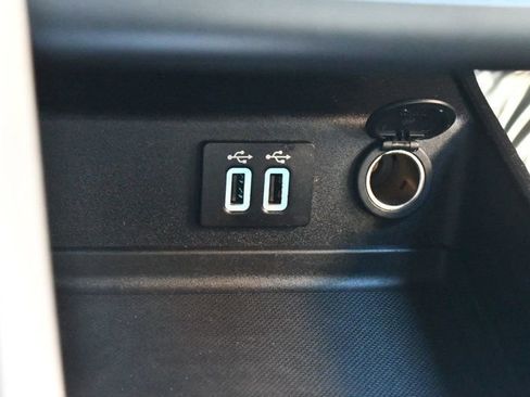 Used 2019 Ford Fusion SE image 25