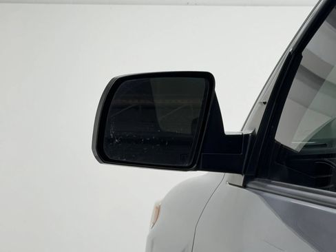 Used 2017 Toyota Tundra SR5 w/ TRD Off Road Package AWD/4WD image 92