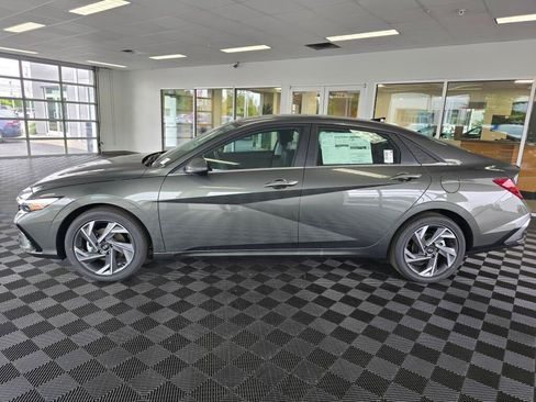 New 2026 Hyundai Elantra Limited FWD image 6