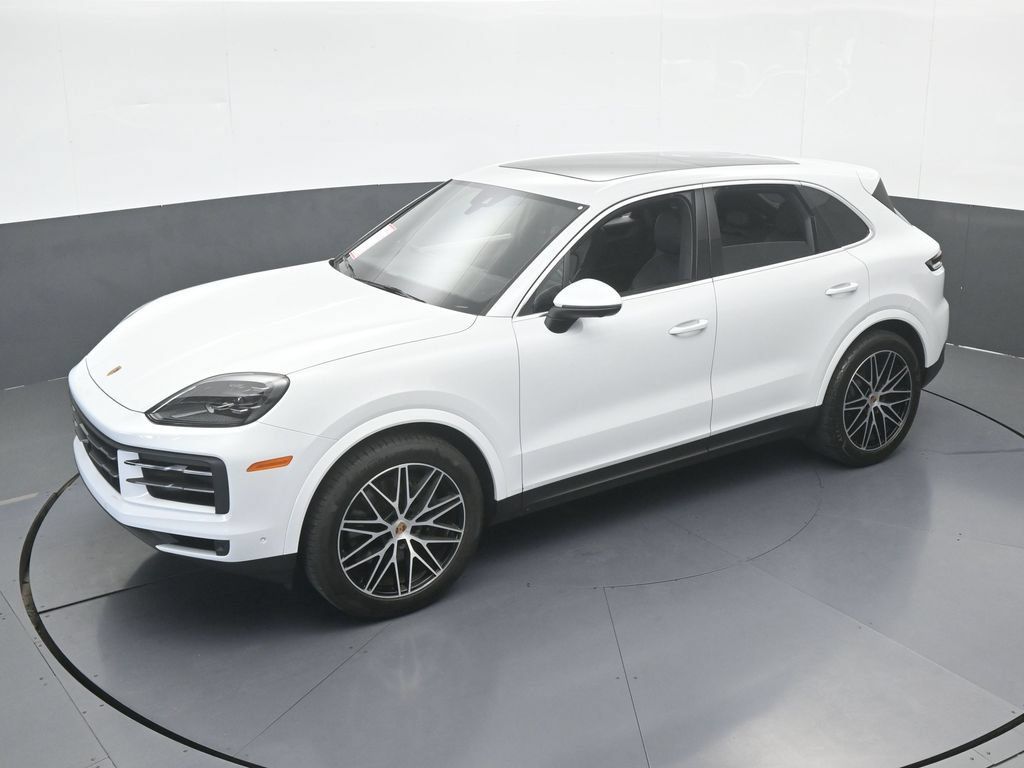 Used 2025 Porsche Cayenne AWD/4WD image 58
