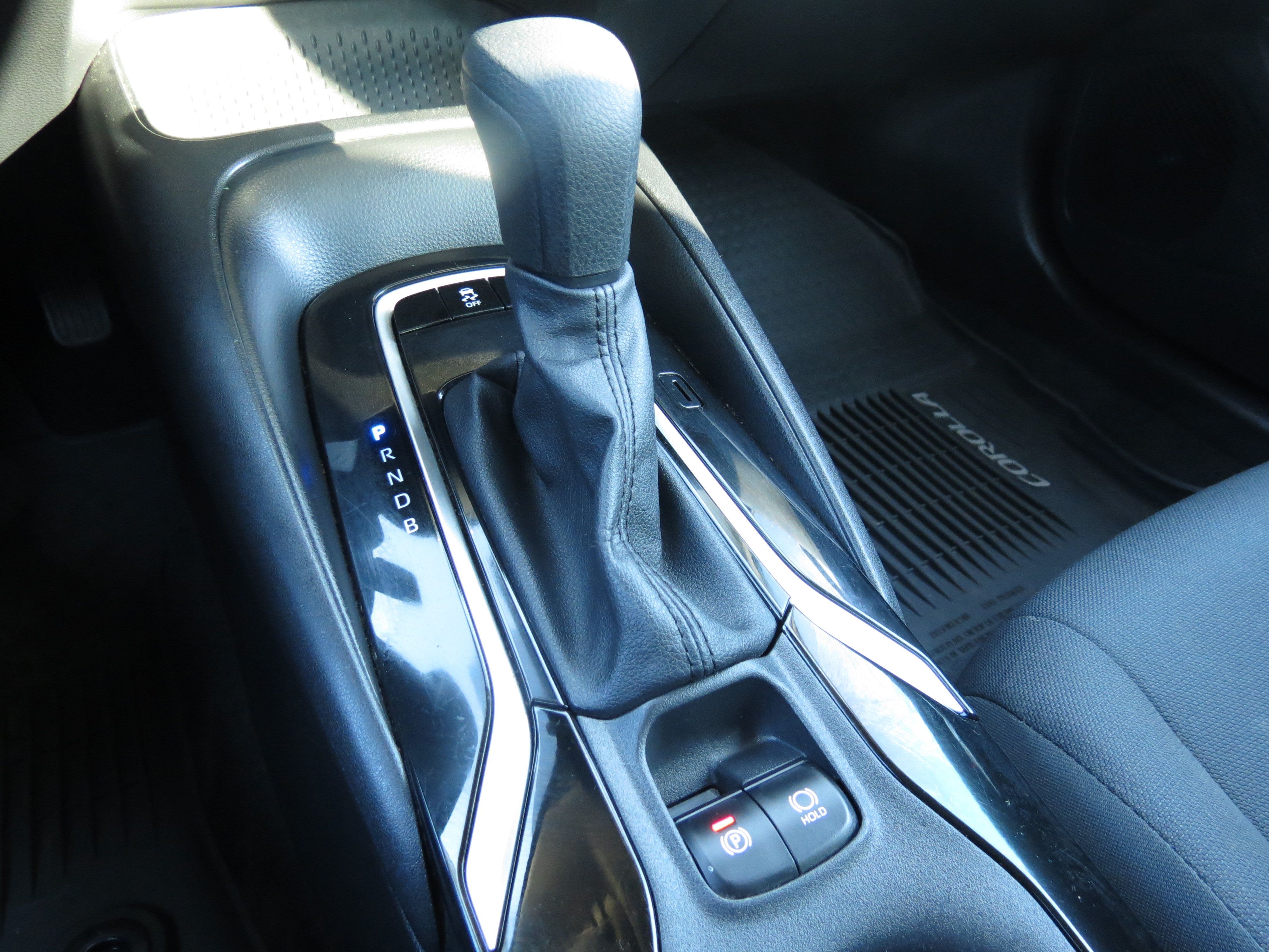 Used 2020 Toyota Corolla LE FWD image 20