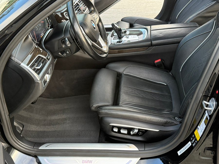 Used 2017 BMW 750i xDrive AWD/4WD image 12