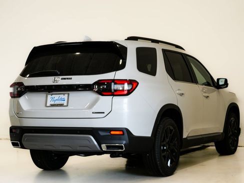 New 2025 Honda Pilot Touring image 8