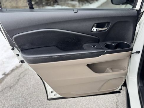 Used 2017 Honda Pilot Touring image 11