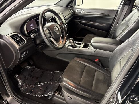 Used 2020 Jeep Grand Cherokee Altitude image 21