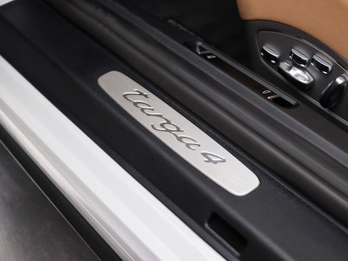 Used 2019 Porsche 911 Targa 4 AWD/4WD image 36