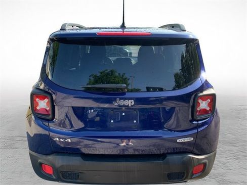 Used 2016 Jeep Renegade Latitude w/ Cold Weather Group AWD/4WD image 4