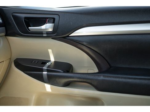 Used 2017 Toyota Highlander XLE FWD image 26