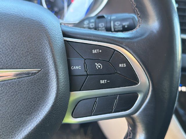 Used 2017 Chrysler Pacifica Touring-L FWD image 22