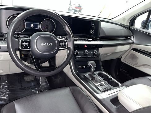 Used 2024 Kia Carnival LX image 18