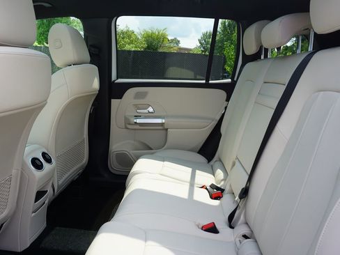 New 2025 Mercedes-Benz GLB 250 4MATIC image 13